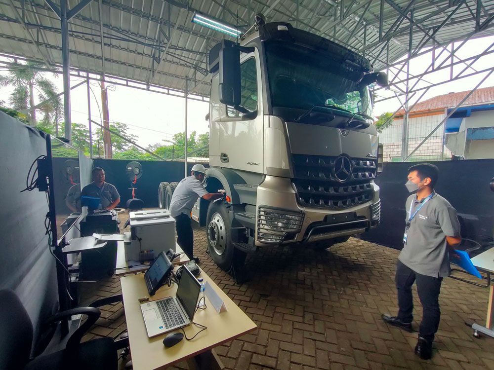 Cara Mercedes-Benz Bikin Para Pembeli Truk dan Bus Mereka Makin Puas