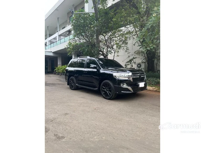 2017 Toyota Land Cruiser 200 VX-R SUV