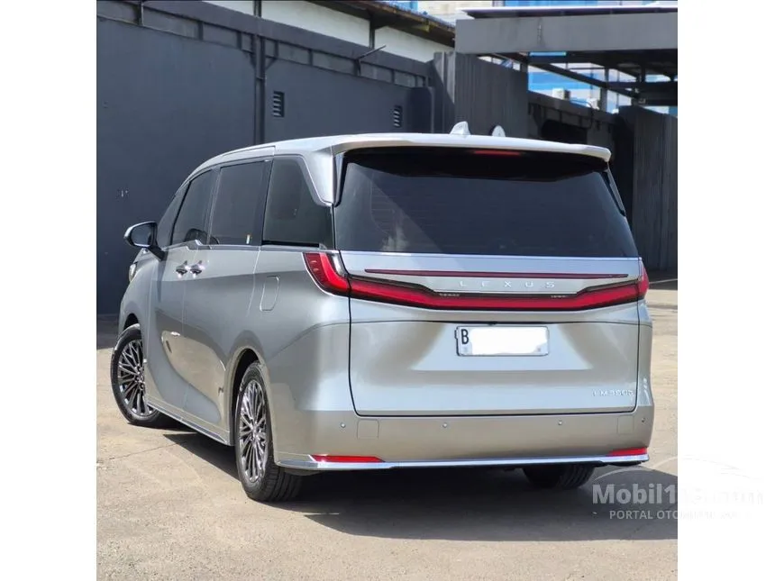 2024 Lexus LM 350h 4 Seater MPV