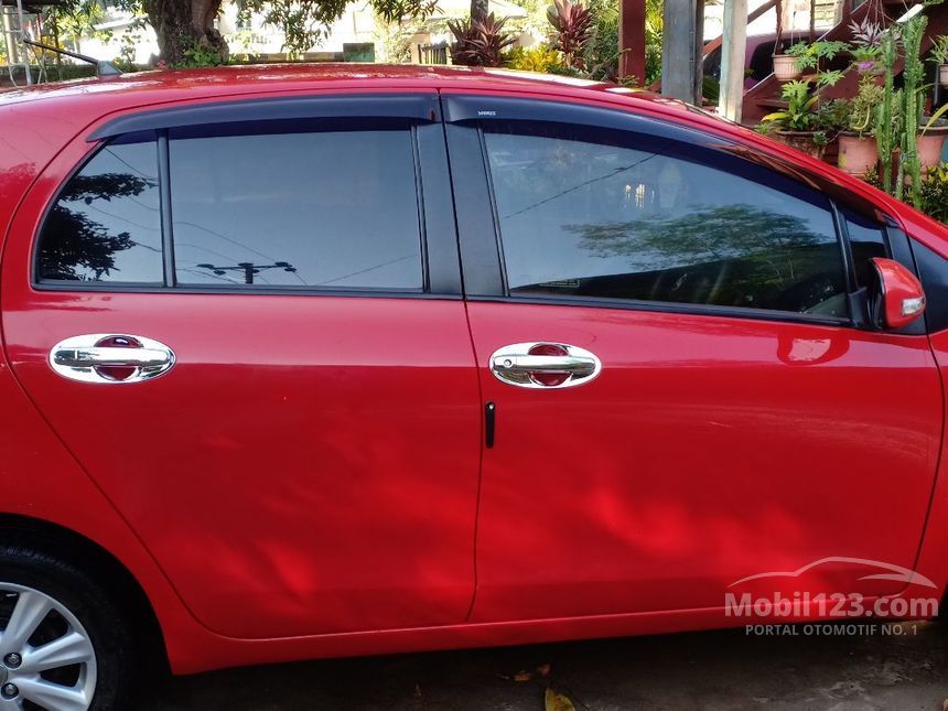 2011 Toyota Yaris J Hatchback