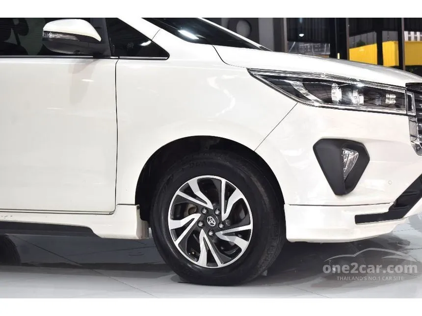 2022 Toyota INNOVA Crysta Wagon