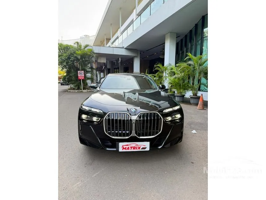 2024 BMW 735i M Sport Sedan