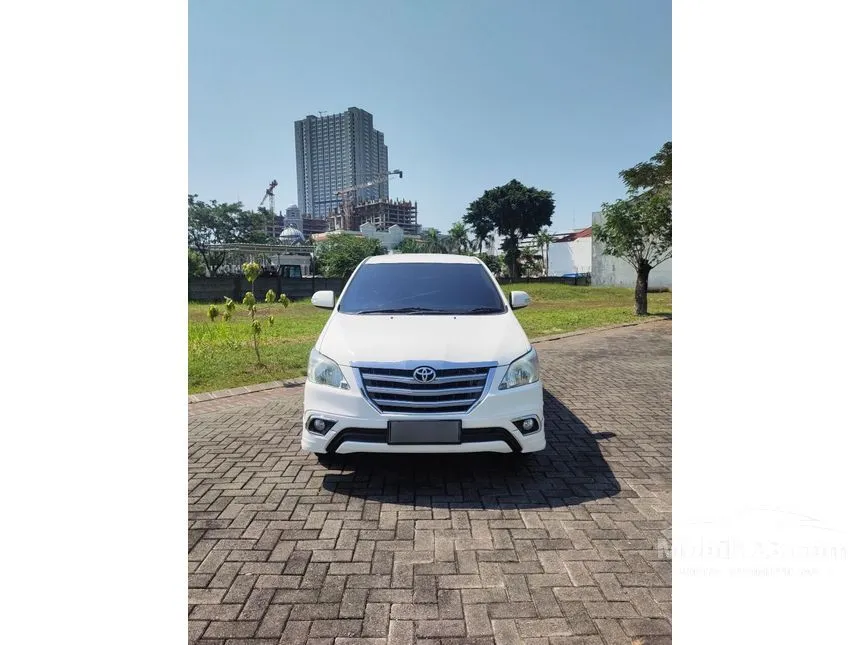 Jual Mobil Toyota Kijang Innova 2014 V 2.0 di Jawa Timur Automatic MPV Putih Rp 199.000.000