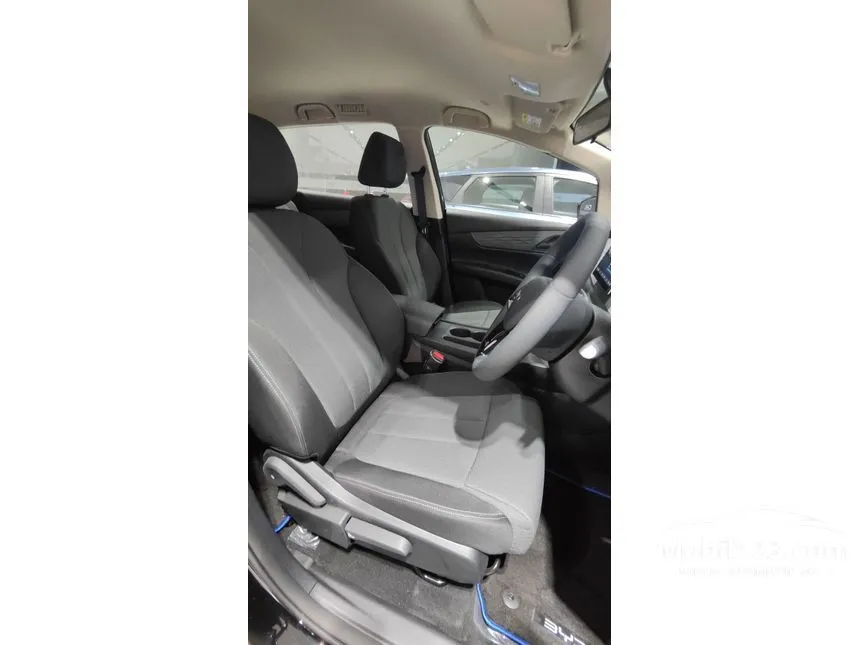 2026 BYD M6 DM-i Classic Dynamic PHEV MPV
