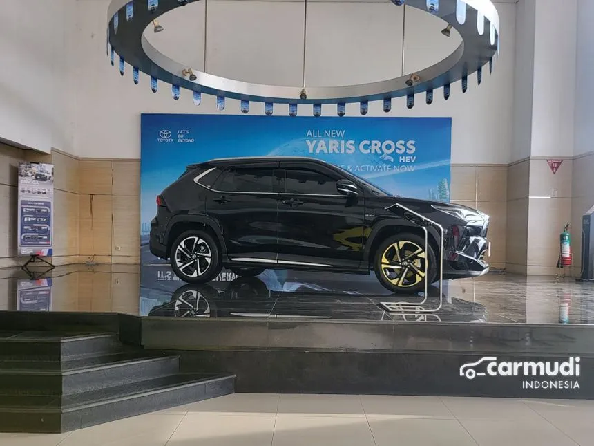 Jual Mobil Toyota Yaris Cross 2025 S HV with GR Parts Aero Pkg(Prem Clr) 1.5 di DKI Jakarta Automatic SUV Hitam Rp 405.200.000
