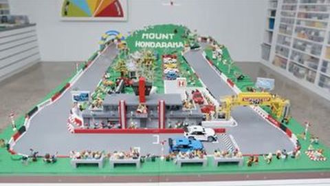 150 Ribu Keping Lego Sirkuit Bertema Honda ini Dirakit Selama 650 Jam