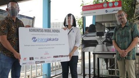 Komunitas Mobil Honda Sumbang Fasilitas Cuci Tangan di Halte TransJakarta