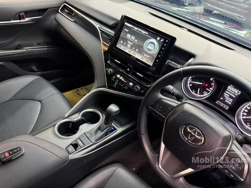 2022 Toyota Camry V Sedan