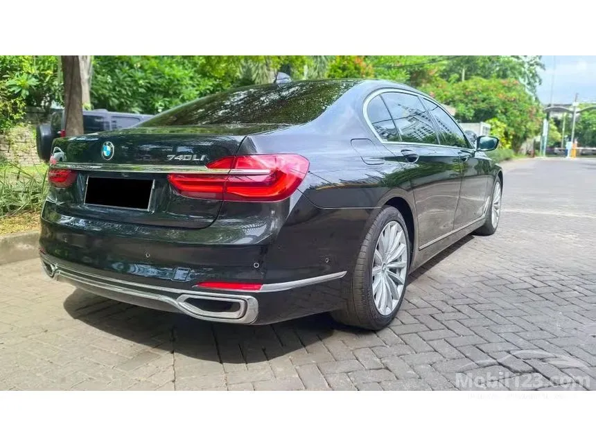 2017 BMW 740Li Pure Excellence Sedan