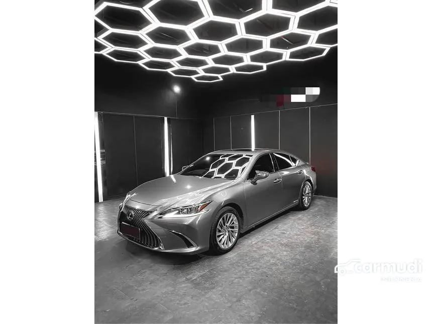 2018 Lexus ES300h Ultra Luxury Sedan