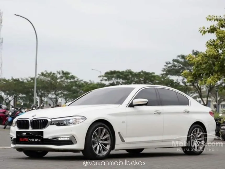 2019 BMW 520i Luxury Sedan