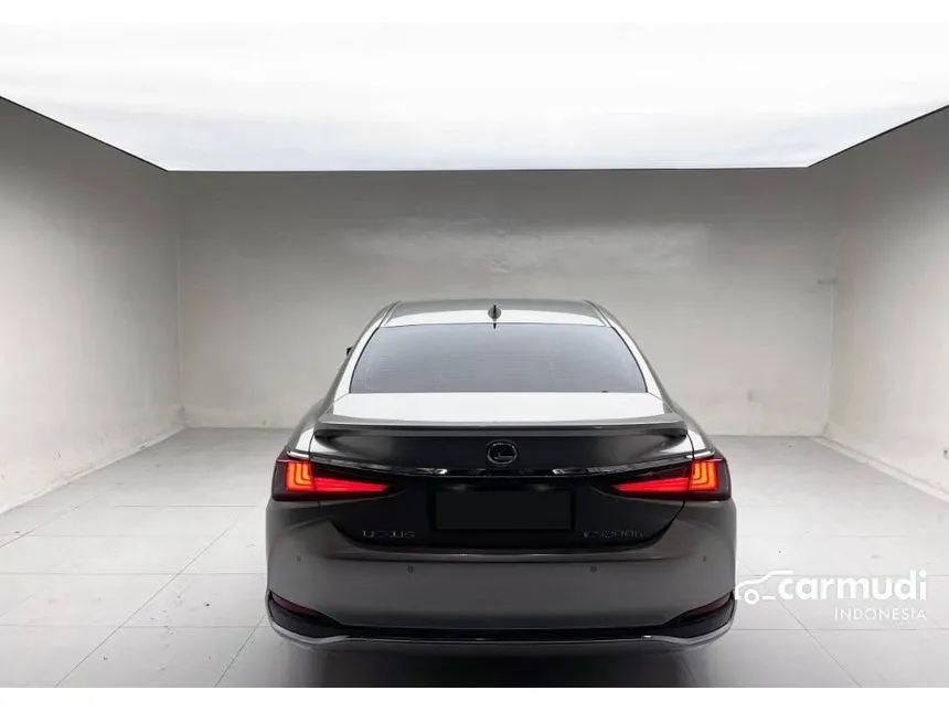 2024 Lexus ES 300h Ultra Luxury Sedan