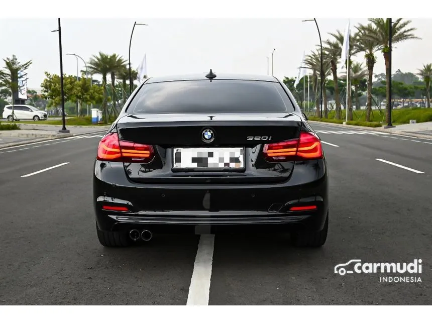 2019 BMW 320i Sport Shadow Edition Sedan