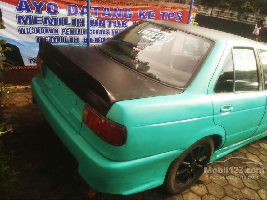 1993 Nissan Sunny Sedan