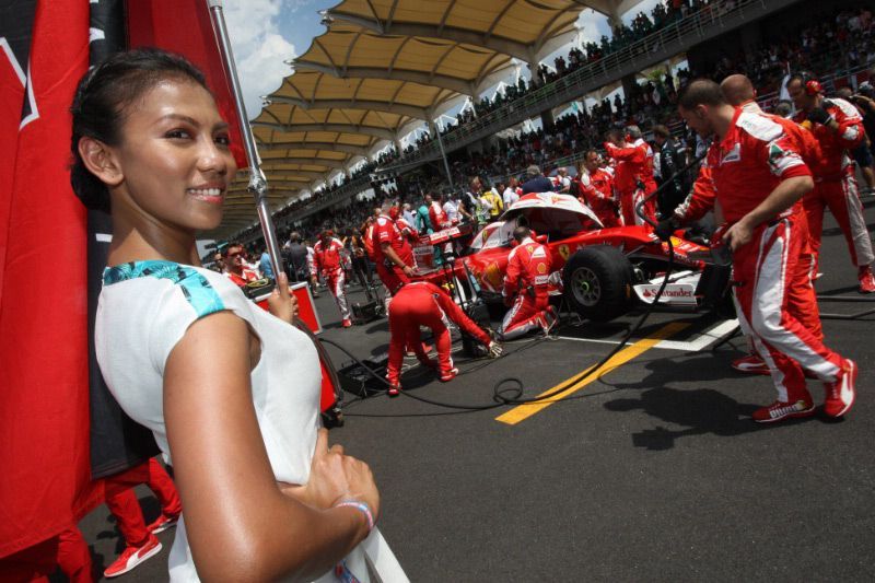 Gadis-gadis Melayu Dongkrak Semangat Daniel Ricciardo