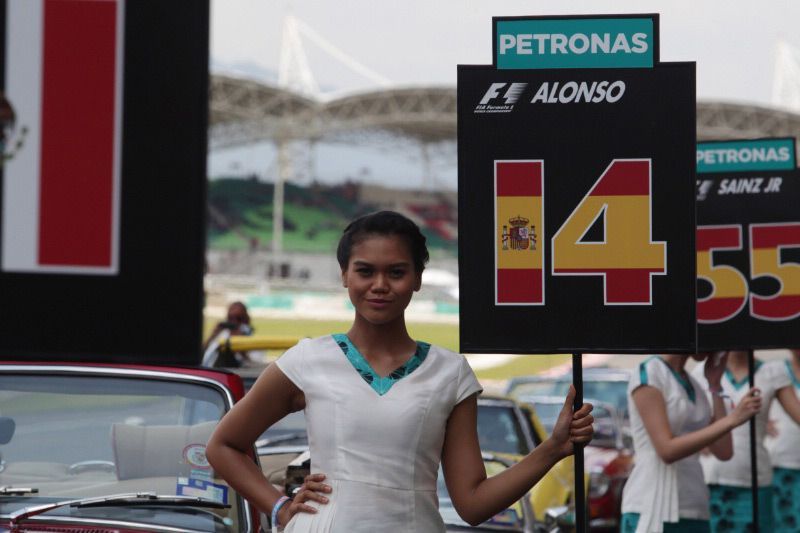 Gadis-gadis Melayu Dongkrak Semangat Daniel Ricciardo 12