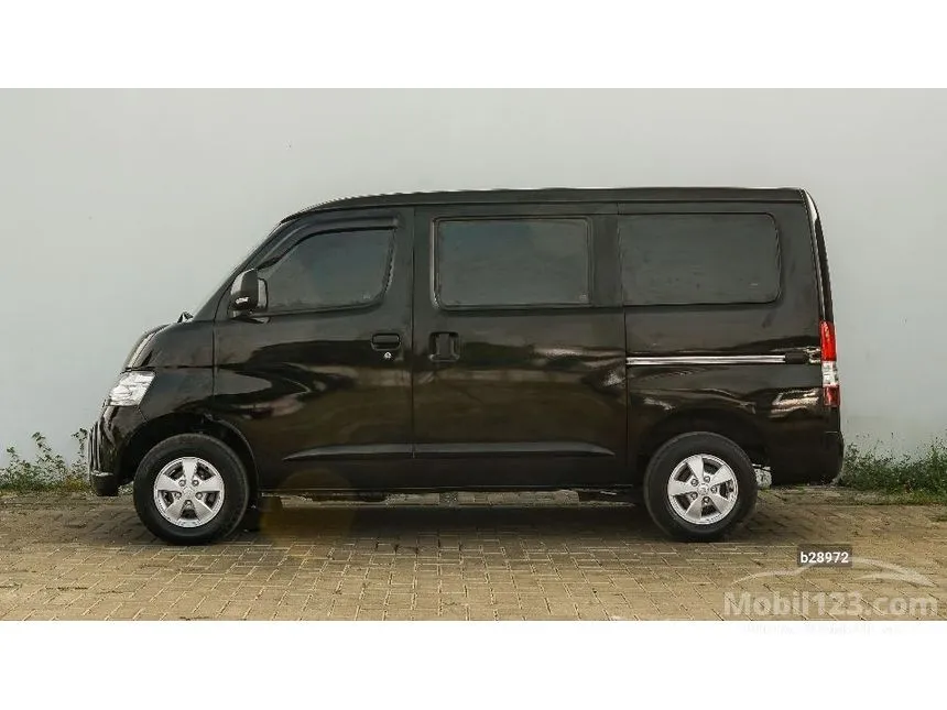 2021 Daihatsu Gran Max Mini Bus D Van