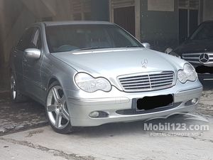 2001 Mercedes-Benz C240 2.6  Elegance Sedan