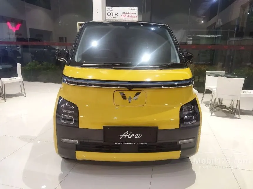 Jual Mobil Wuling EV 2023 Air ev Charging Pile Long Range di Banten Automatic Hatchback Kuning Rp 243.500.000