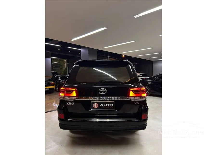 2019 Toyota Land Cruiser 200 VX-R SUV