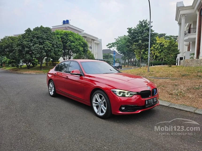 Jual Mobil BMW 320i 2019 Sport Shadow Edition 2.0 di Banten Automatic Sedan Merah Rp 450.000.000