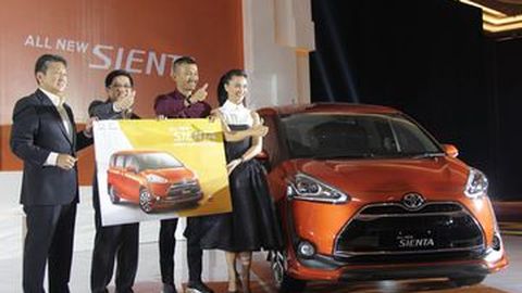 Akhirnya, Toyota Serahkan Sienta ke Pelanggan