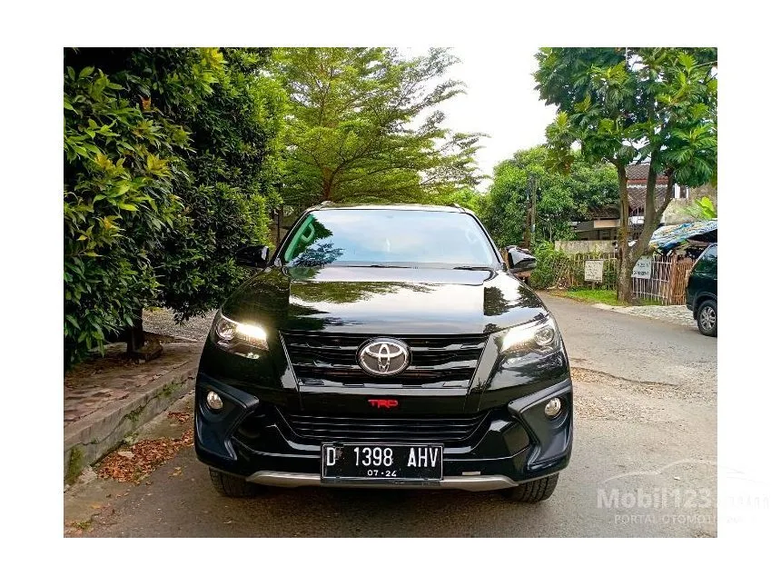 Jual Mobil Toyota Fortuner 2019 TRD 2.4 di Jawa Barat Automatic SUV Hitam Rp 475.000.000