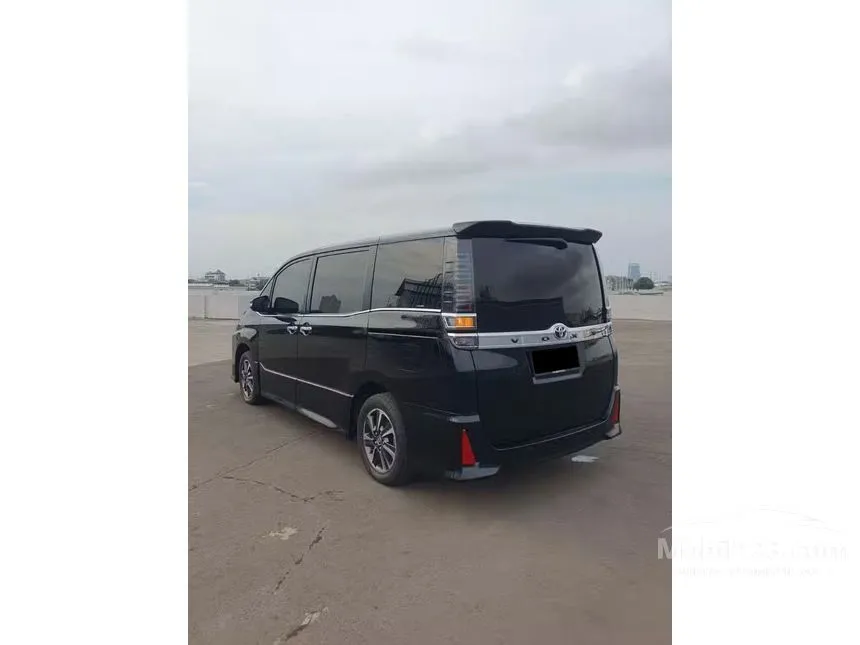 2017 Toyota Voxy MPV