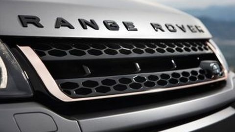 Jaguar Land Rover Pamer Mobil yang Bisa Cari Parkir Sendiri