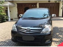 Toyota innova hitam mulus 2010