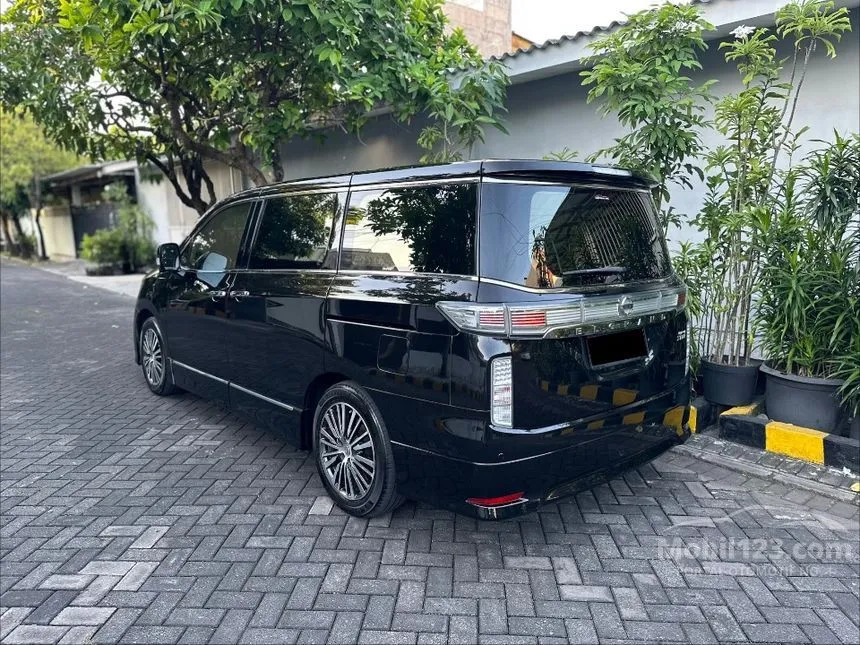2014 Nissan Elgrand Highway Star MPV