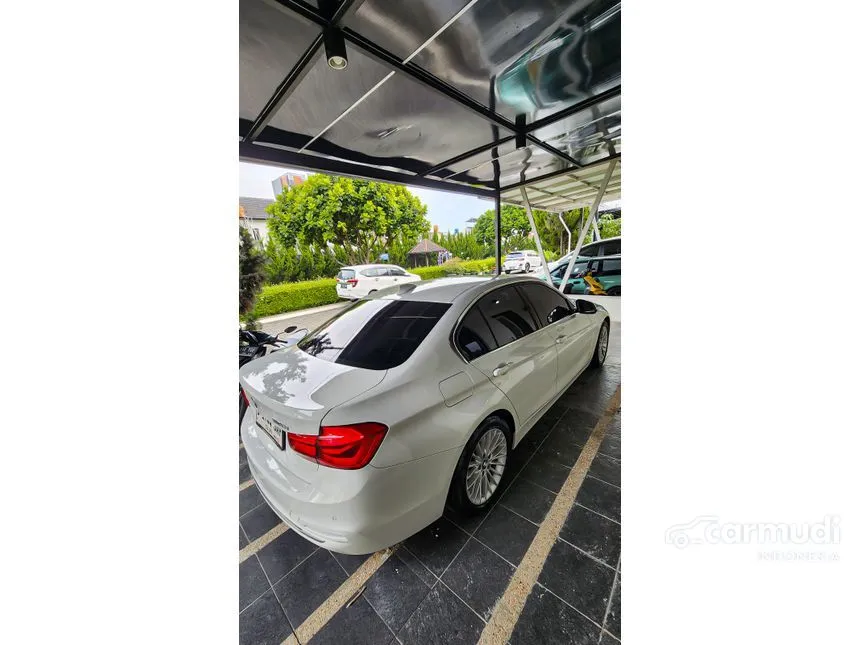 2018 BMW 320i Luxury Sedan
