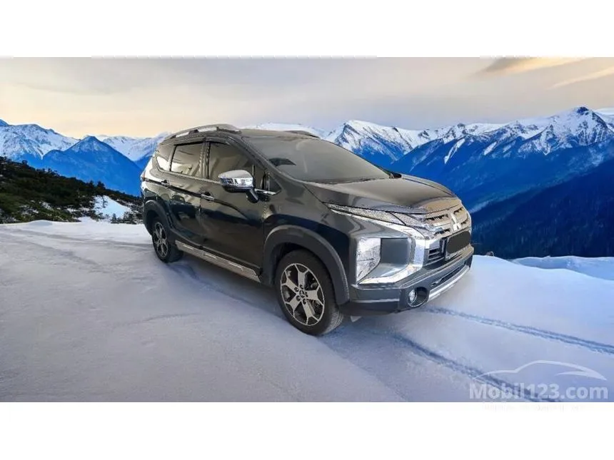 Jual Mobil Mitsubishi Xpander 2021 CROSS Premium Package 1.5 di Jawa Timur Automatic Wagon Abu