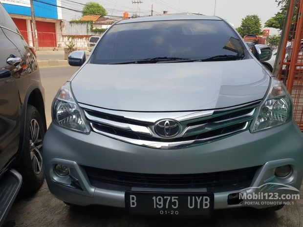 Toyota Avanza Mobil  bekas  dijual di Bekasi  Jawa barat 