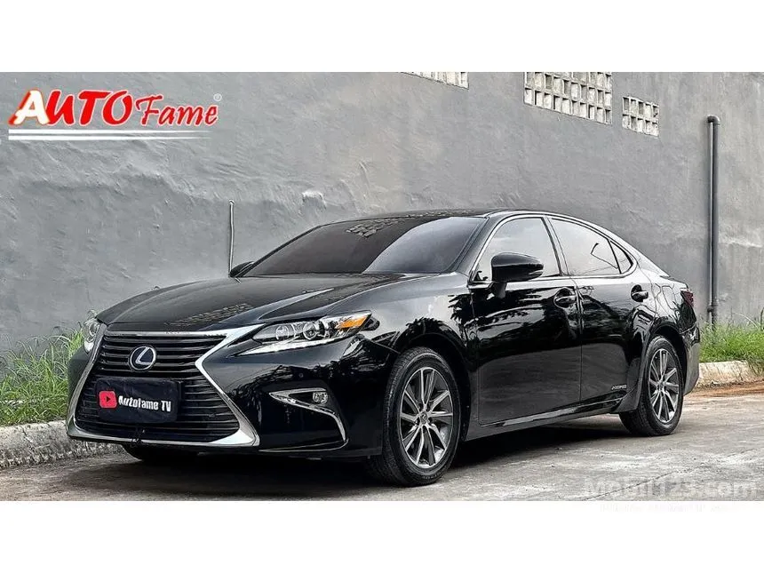 2017 Lexus ES 300h V6 Sedan