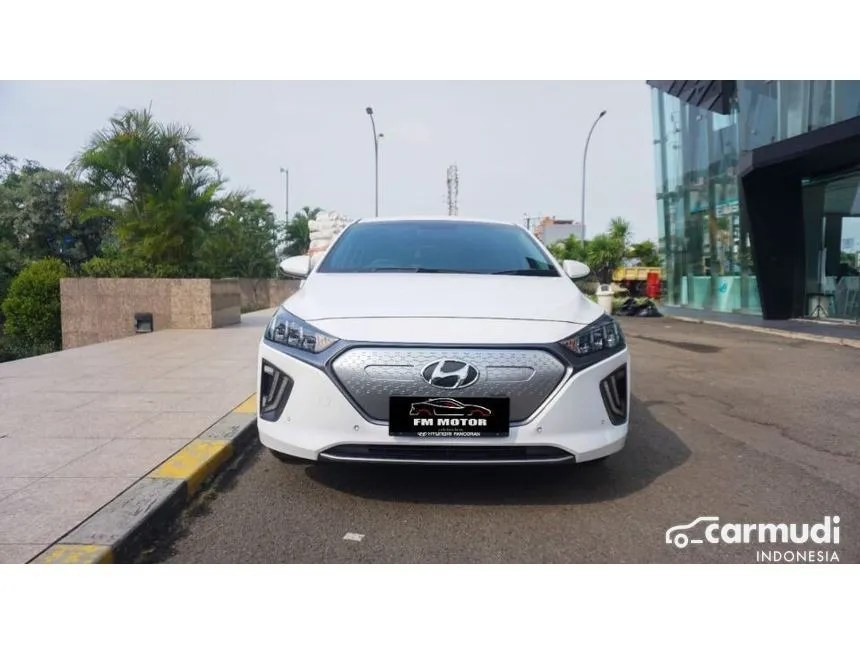 2020 Hyundai IONIQ Electric Signature Fastback