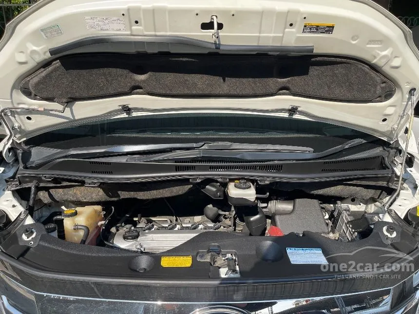 2018 Toyota C-HR Mid SUV
