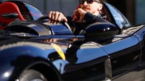 Zlatan Ibrahimovic Tertangkap Kamera Berkendara dengan Ferrari Langka