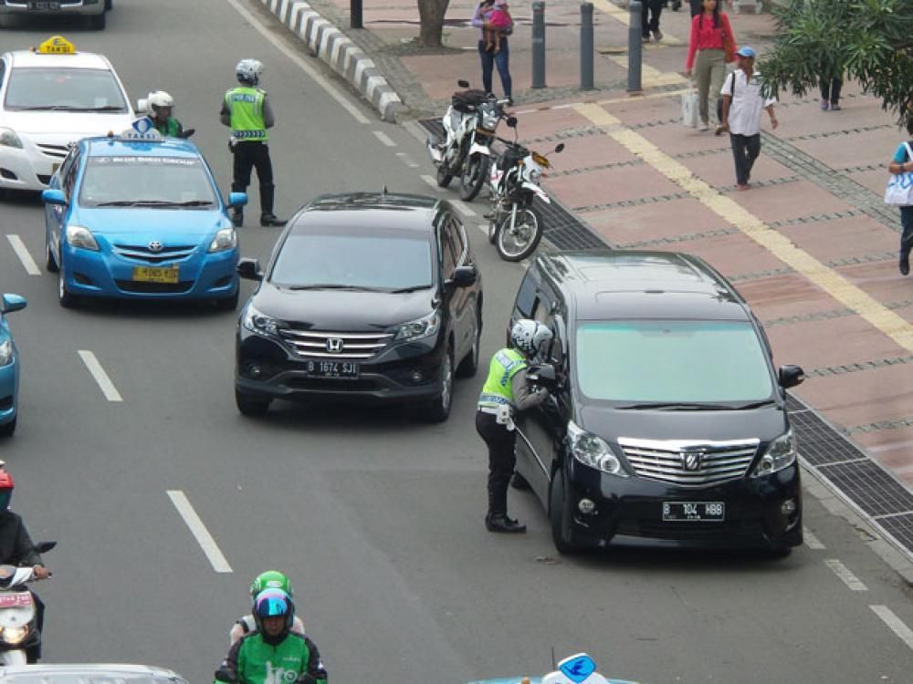 Kendaraan-kendaraan Istimewa yang Tak Bakal Terkena Aturan Ganjil-Genap
