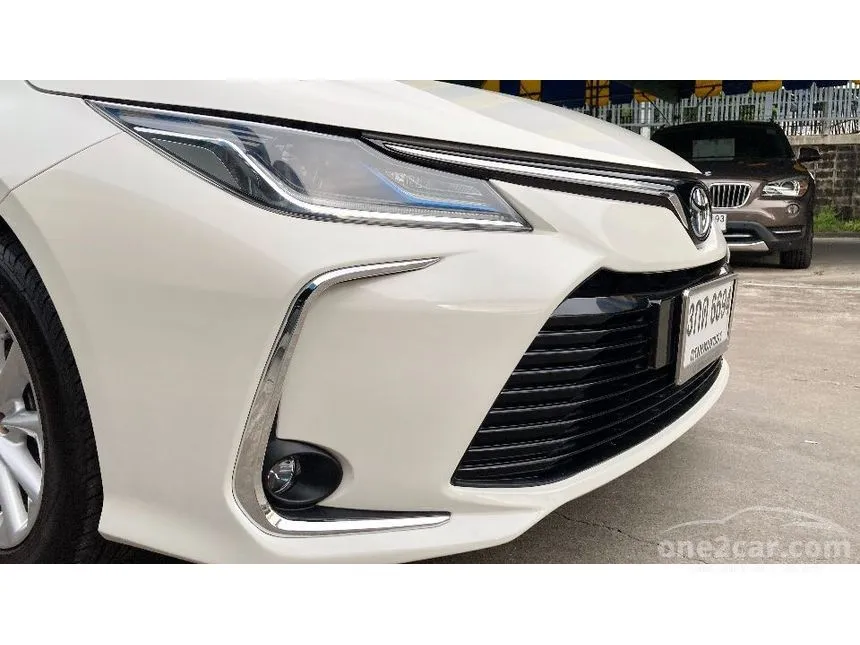 2019 Toyota Corolla Altis Hybrid Mid Sedan