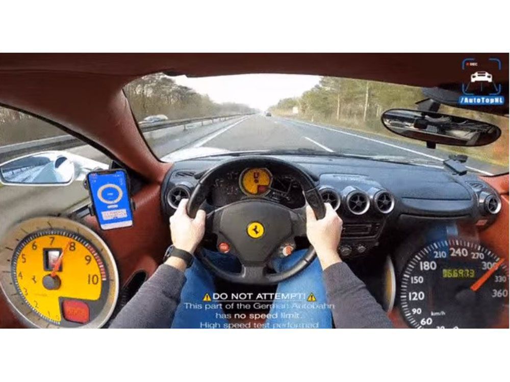 Sensasi Ngebut Naik Ferrari Hingga 310 km/jam di Jalan Bebas Hambatan