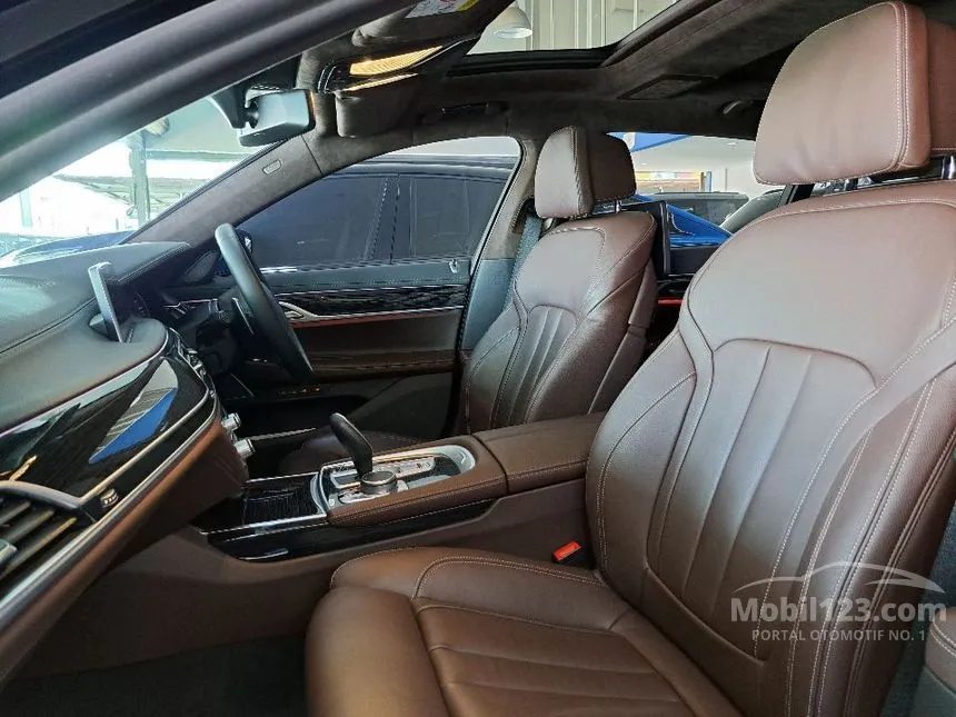 2022 BMW 730Li M Sport Sedan