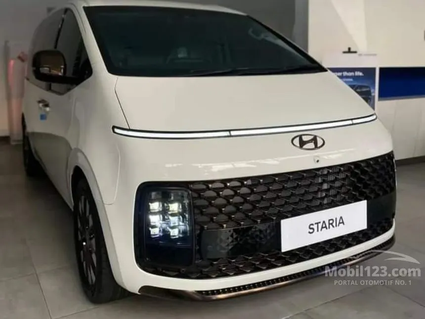 Jual Mobil Hyundai Staria 2023 Signature 7 2.2 di DKI Jakarta Automatic Wagon Putih Rp 1.029.500.000