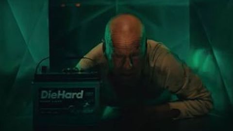 Bruce Willis Kembali Bintangi Die Hard, Bukan Film tapi Iklan Baterai