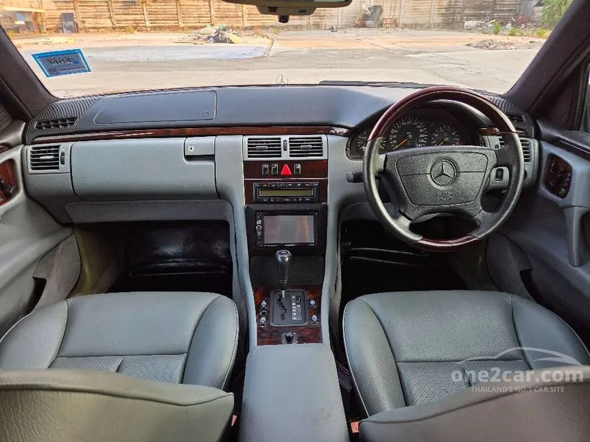 1996 Mercedes-Benz E230 Elegance Sedan