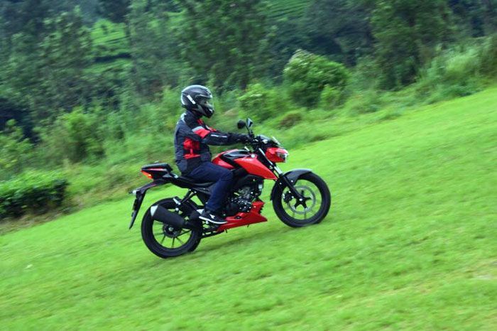 Test Ride Suzuki GSX-S150 2017 1