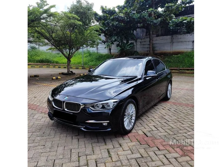 2018 BMW 320i Luxury Sedan