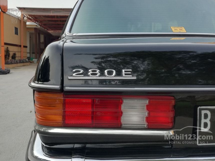 1986 Mercedes-Benz 280E Sedan