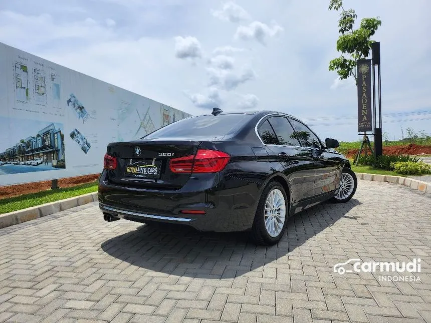 2018 BMW 320i Luxury Sedan