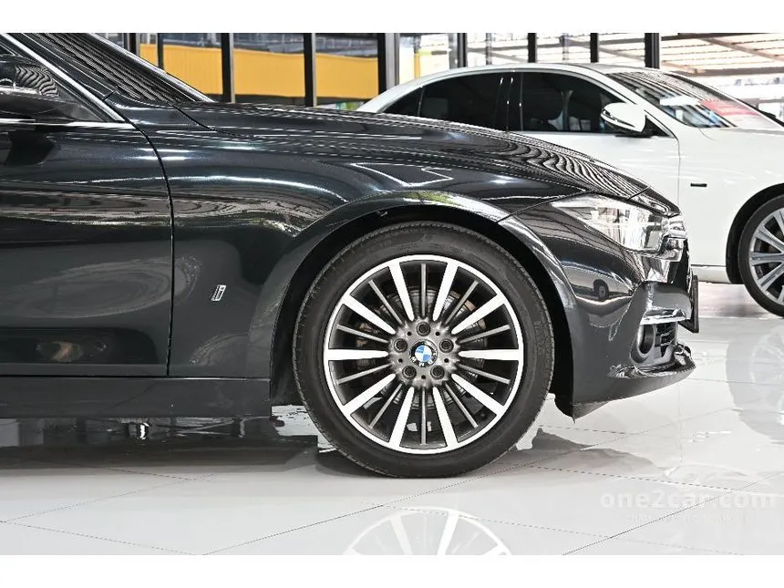 2018 BMW 330e Luxury Sedan